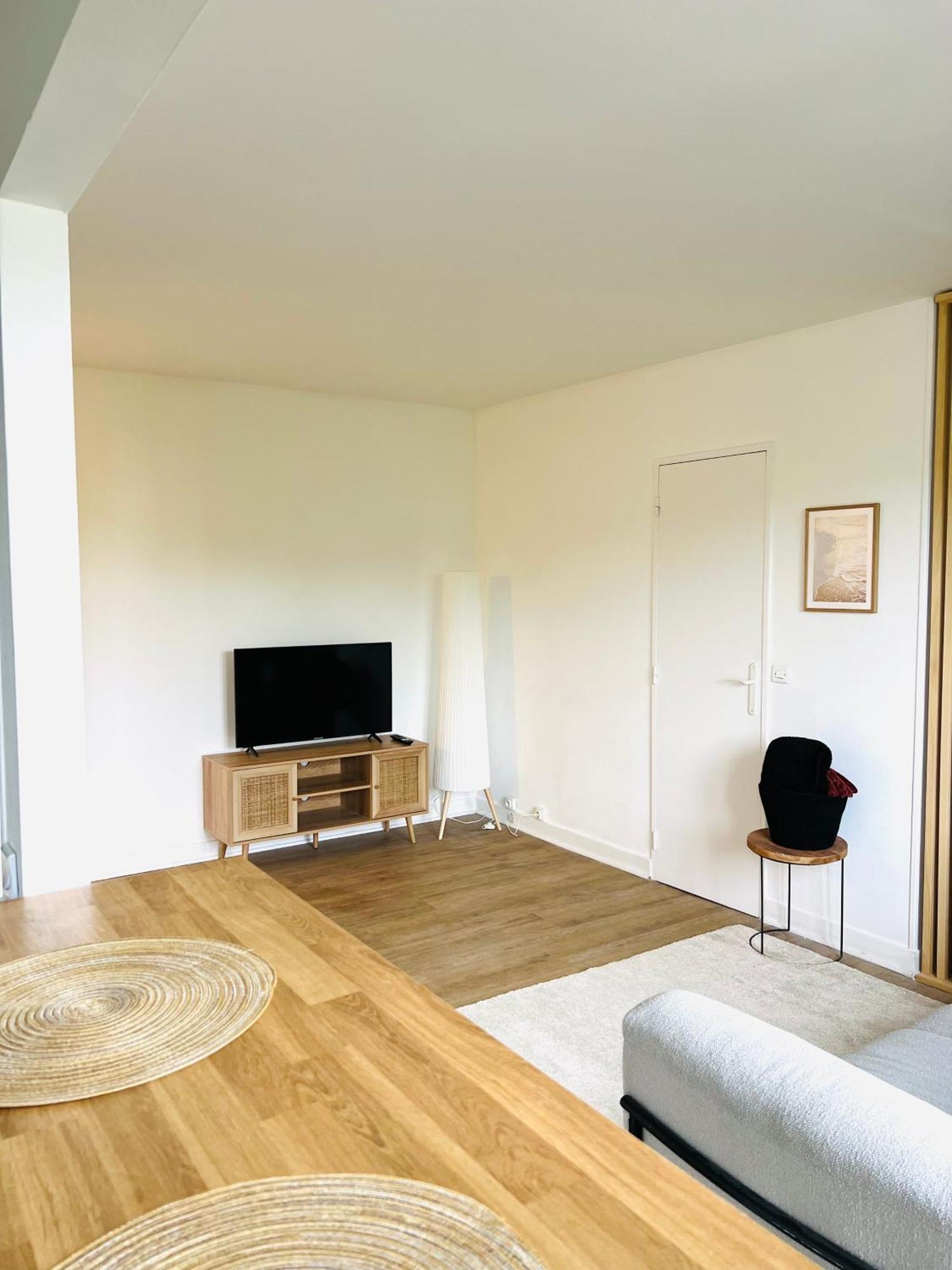 Equipe En Plein Coeur De Lisle Adam Apartment *